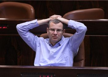 Pan dans les dents de l’opposition : le public soutient massivement les réformes judiciaires