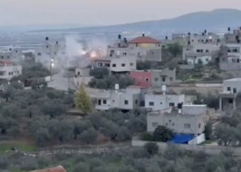 Les FDI ont démoli les maisons des terroristes qui ont tué le major Bar Falah, deux terroristes ont riposté