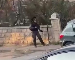 Une soldate « oubliée » dans un village arabe