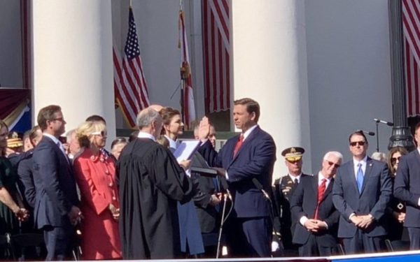 Après avoir remporté une brillante victoire, le gouverneur de Floride, Ron Desantis a envoyé une note au Kotel