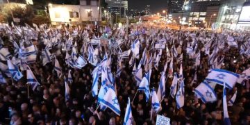 Environ 40 000 personnes – les perdants de l’élection – manifestent à Tel Aviv pour tenter de convaincre le pays
