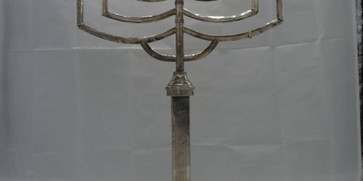 Un trésor d’argenterie juive a été découvert enterré près du site du ghetto de Litzmannstadt, en Pologne