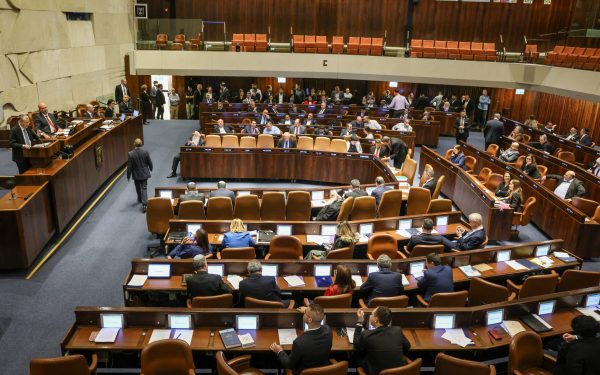 Après la réforme judiciaire, la coalition ne lève pas le pied et enchaine déjà sur les prochaines lois