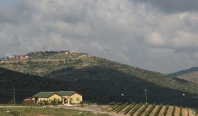 Un média de gauche dit que les « Palestiniens » sont désespérés par la reconnaissance de 9 avant-postes. Excellent !