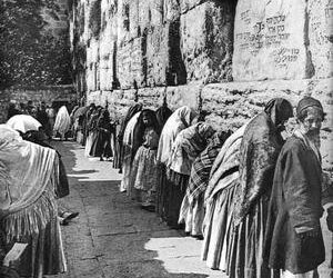 Projet de loi Shas : 6 mois de prison pour  » comportement inapproprié  » au Kotel