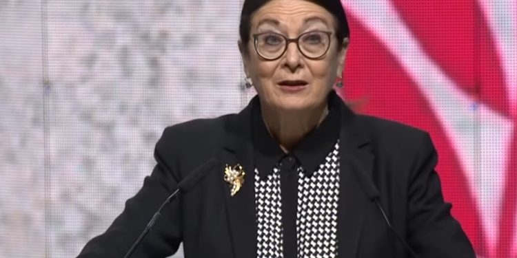 Nouvelle atteinte à la démocratie : la présidente de la Cour suprême exige l’arrêt des discussions du comité sur la réforme