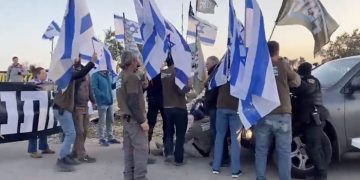 Les gauchistes sauvent la démocratie. Comment ? En empêchant les législateurs d’aller voter