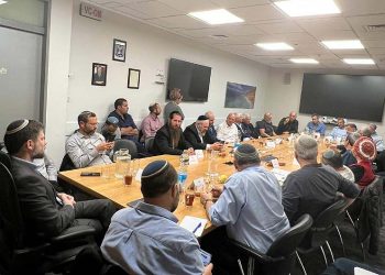 Village bédouin illégal de Khan al-Ahmar, seconde couleuvre que Bibi a fait avaler à Smotrich ?