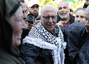 Sur ordre du ministre de la Défense, la police a fait une descente chez 2 terroristes libérés – et saisi l&rsquo;argent et les cadeaux donnés par l&rsquo;AP