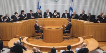 Israël : l&rsquo;ennemi antisémite étranger attaque de l&rsquo;intérieur, en se servant de la Haute cour