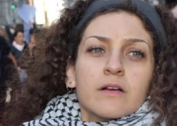 Des centaines de personnes demandent le renvoi du professeur qui sabote la carrière des étudiants juifs