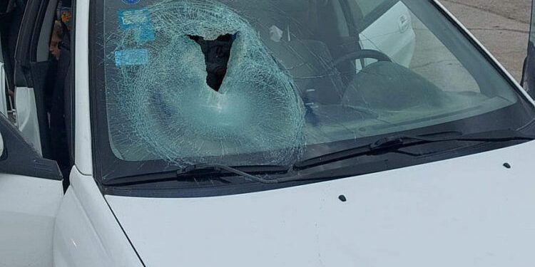 Des Arabes attaquent une mère et trois enfants à coups de pierres en Samarie