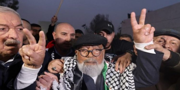 Israël libère le plus ancien prisonnier arabe – qui promet de reprendre la voie du terrorisme