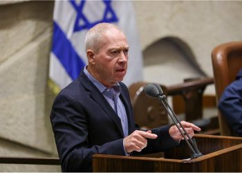 Gallant à Netanyahou : « si la réforme judiciaire n&rsquo;est pas reportée, je voterai contre »