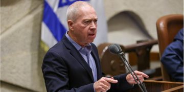 Gallant à Netanyahou : « si la réforme judiciaire n&rsquo;est pas reportée, je voterai contre »