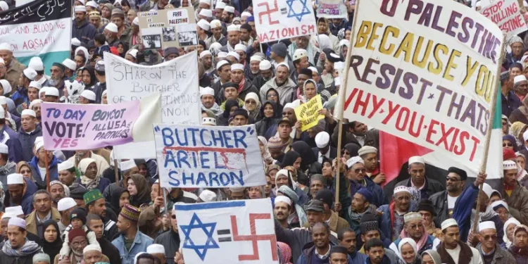 Israël dénonce le vote « honteux » des communistes d’Afrique du Sud pour réduire des liens diplomatiques