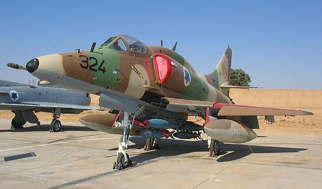 Mécaniciens aux pilotes : « nous n’appelons pas à un coup d’État militaire comme vous. Nous maintiendrons vos avions »