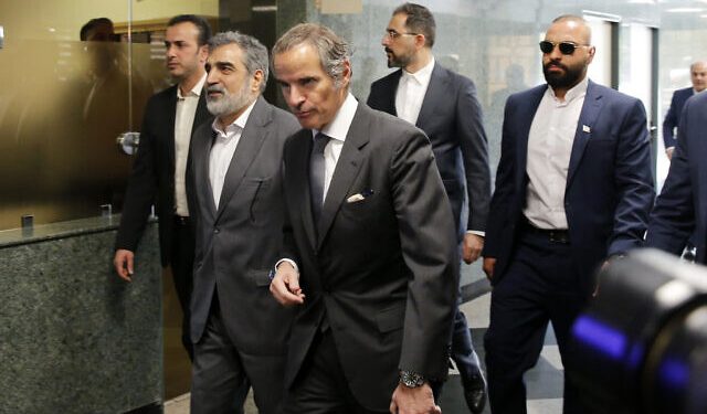 Directeur de l’AIEA en Iran : « Toute attaque contre une installation nucléaire est illégale ». Les Israéliens peuvent mourir, pas violer la loi !