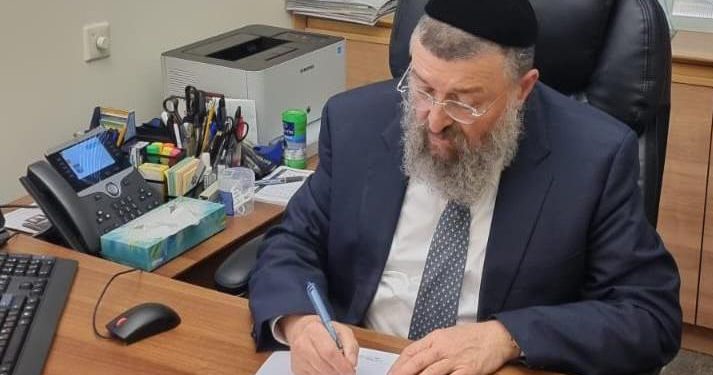 Le ministre du Travail Yoav Ben Tzur augmente le salaire minimum – première fois en 5 ans