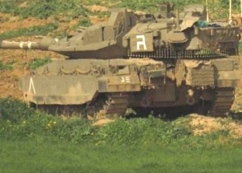 Les chars de l&rsquo;armée israélienne bombardent Gaza après qu&rsquo;un bulldozer a heurté une mine antipersonnel