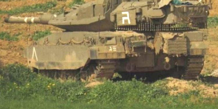 Les chars de l’armée israélienne bombardent Gaza après qu’un bulldozer a heurté une mine antipersonnel