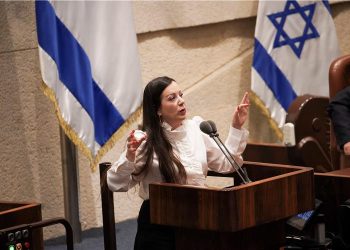 Députée Gottlieb : « Hier, j&rsquo;ai vu les policiers de Tel-Aviv étreindre des manifestants – c&rsquo;est quoi cette histoire ? »