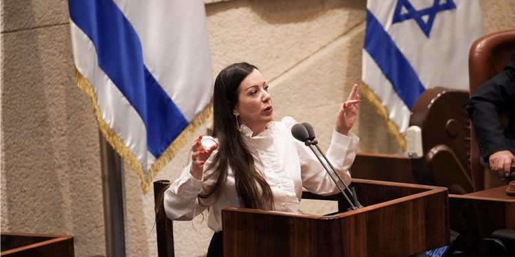 Députée Gottlieb : « Hier, j’ai vu les policiers de Tel-Aviv étreindre des manifestants – c’est quoi cette histoire ? »