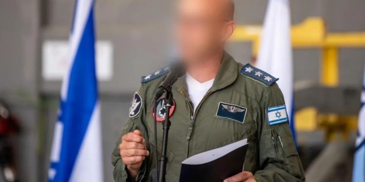 Les 37 pilotes d’élite qui ont refusé leur devoir de réserviste, ont été incités par un colonel – qui a été démasqué