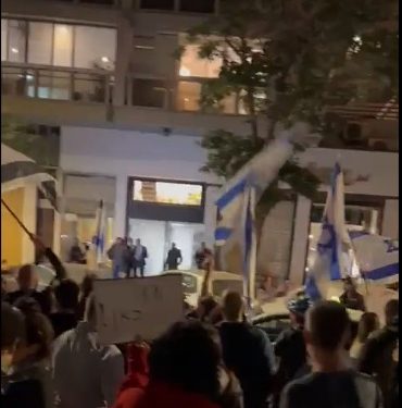 Sara Netanyahou, victime d’une foule anarchiste à Tel Aviv
