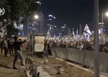 Chaos antidémocratique : Les émeutiers ont franchi les barrières, bloqué l&rsquo;Ayalon et attaqué des policiers