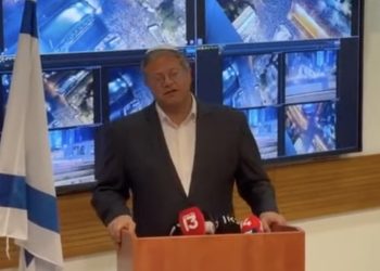 Chaos antidémocratique : Les émeutiers ont franchi les barrières, bloqué l’Ayalon et attaqué des policiers