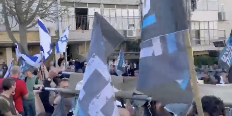 Bnei Brak : après avoir été échaudés mercredi, les gauchistes reviennent en force affronter les Haredim