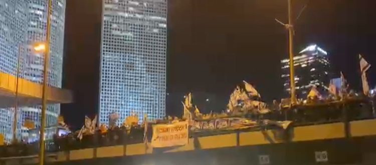 Grosse manifestation à Tel Aviv en soutien à la révolution judiciaire en ce moment