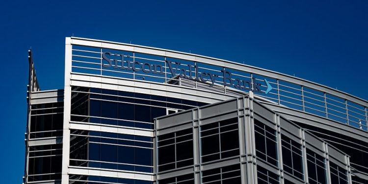 Karma : SVB Israël, dont le co-directeur incitait les retraits des fonds de la hi-tech à cause de la réforme judiciaire, a fermé boutique