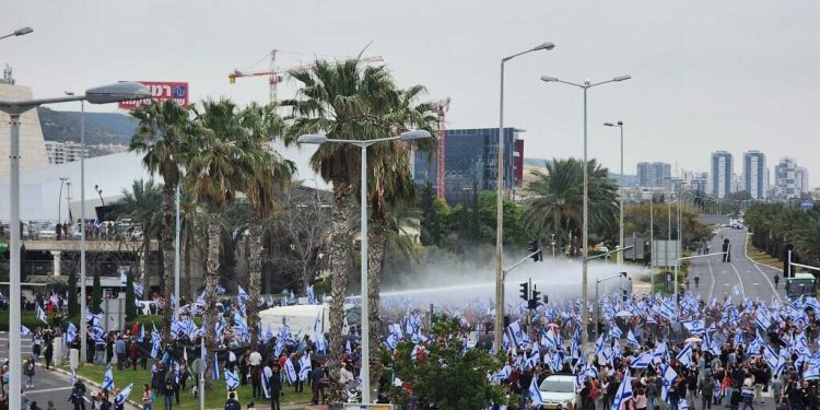 Journée de « paralysie nationale » en Israël, fil info en continu