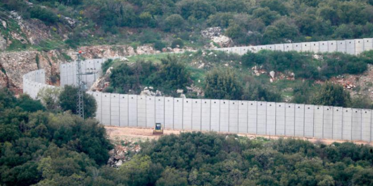 Sources militaires israéliennes : le Hezbollah a construit 30 tours de guet le long des frontières