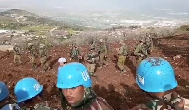 Un Libanais s’empare du chargeur d’un soldat israélien, lors d’un accrochage à la frontière