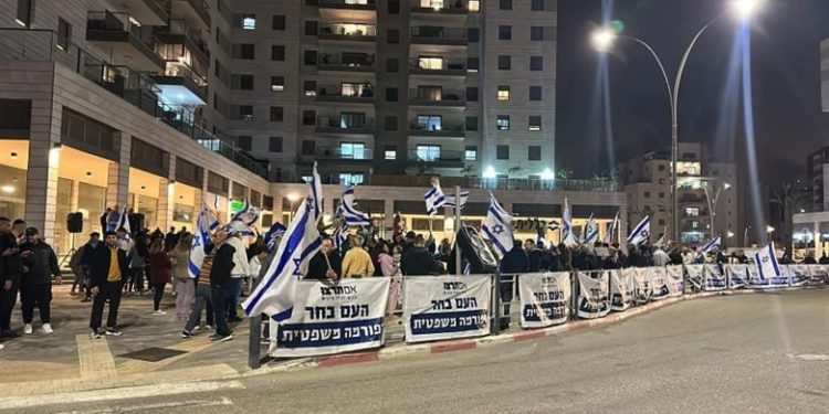 Manifestation en faveur de la réforme judiciaire : Des centaines de personnes pour dire au gouvernement de ne pas reculer