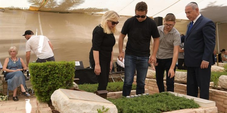 De pire en pire : ils ont profané la tombe de Yoni Netanyahou, le frère du Premier ministre et héros d’Entebbe