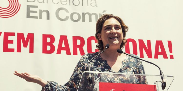 La maire communiste de Barcelone poursuivie en justice pour avoir rompu les liens avec Israël