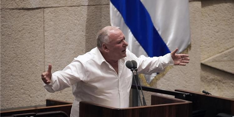 Le ministre Dudi Amsalem : « je me bats pour la démocratie. Aharon Barak et Esther Hayut doivent être jugés »