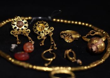 D’impressionnants bijoux en or découverts dans une grotte funéraire à Jérusalem