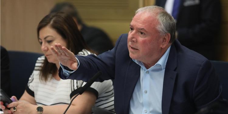 Le ministre Dudi Amsalem : « je me bats pour la démocratie. Aharon Barak et Esther Hayut doivent être jugés »