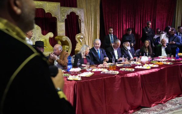 Le Premier ministre Netanyahou et son épouse Sara ont participé aux célébrations de la Mimouna à Hadera