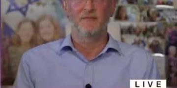 Le rabbin Leo Dee, dont les filles et la femme ont été assassinées lors d’un attentat, accuse CNN de « journalisme de terreur »