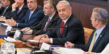 Netanyahou met en garde les ennemis d’Israël sur fond d’agitation de l’opposition : « notre capacité à agir contre nos ennemis ne diminue pas »
