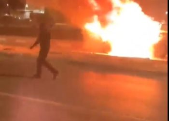 Nouveau crime dans le secteur arabe : une voiture explose avec ses trois passagers, une autre est criblée de balles