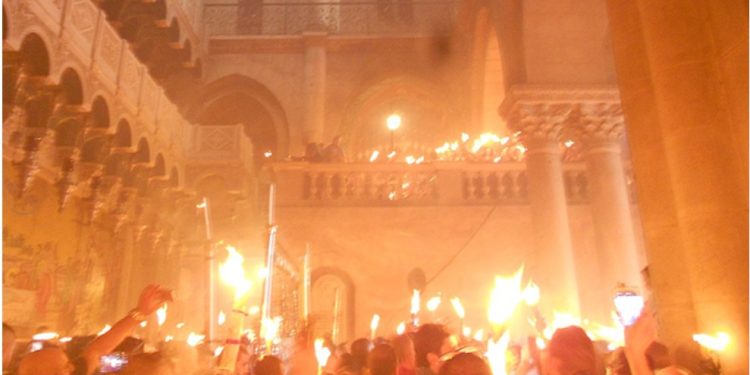 Les responsables de l’Église de Jérusalem ne sont pas honnêtes au sujet des restrictions israéliennes sur les célébrations du « feu sacré » le 15 avril