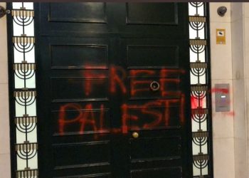 Pour bien signaler qu&rsquo;ils se souviennent de la Shoah, la Grande Synagogue de Barcelone a été vandalisée, incitant à expulser les juifs d&rsquo;Israël