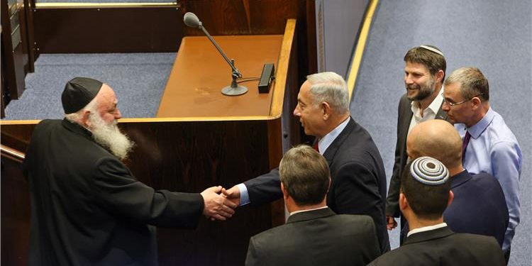 Le parti Torah Judaïsme menace de faire chuter la coalition si elle repousse le vote de la loi sur l’exemption de la conscription